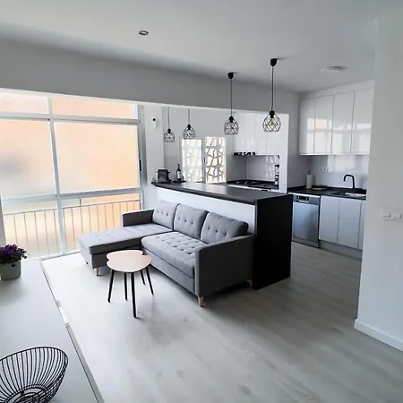Modern In Town Centre Apartment