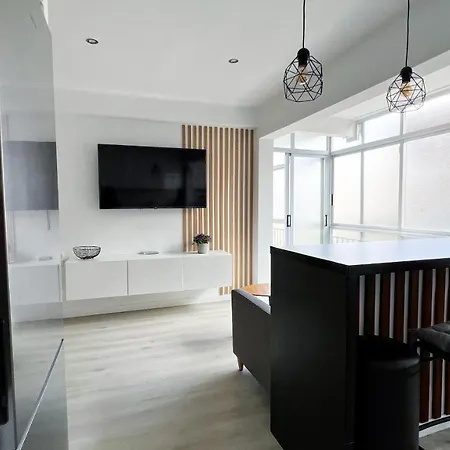 Apartment Modern In Town Centre *